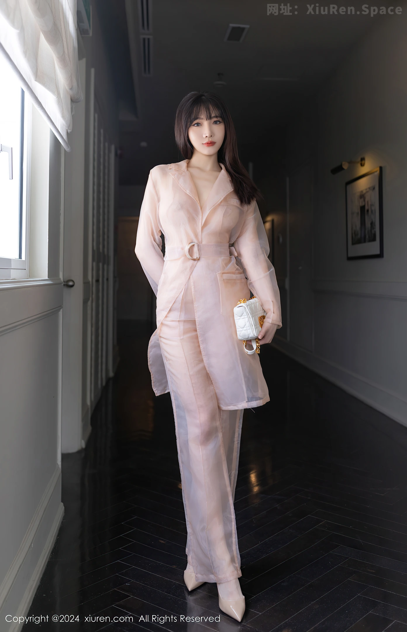 图片[4]-[XiuRen秀人网]VOL.8509 模特陆萱萱私房性感浅粉色透视西装半脱秀曼妙身材迷人诱惑写真80P-秀人网官方网站